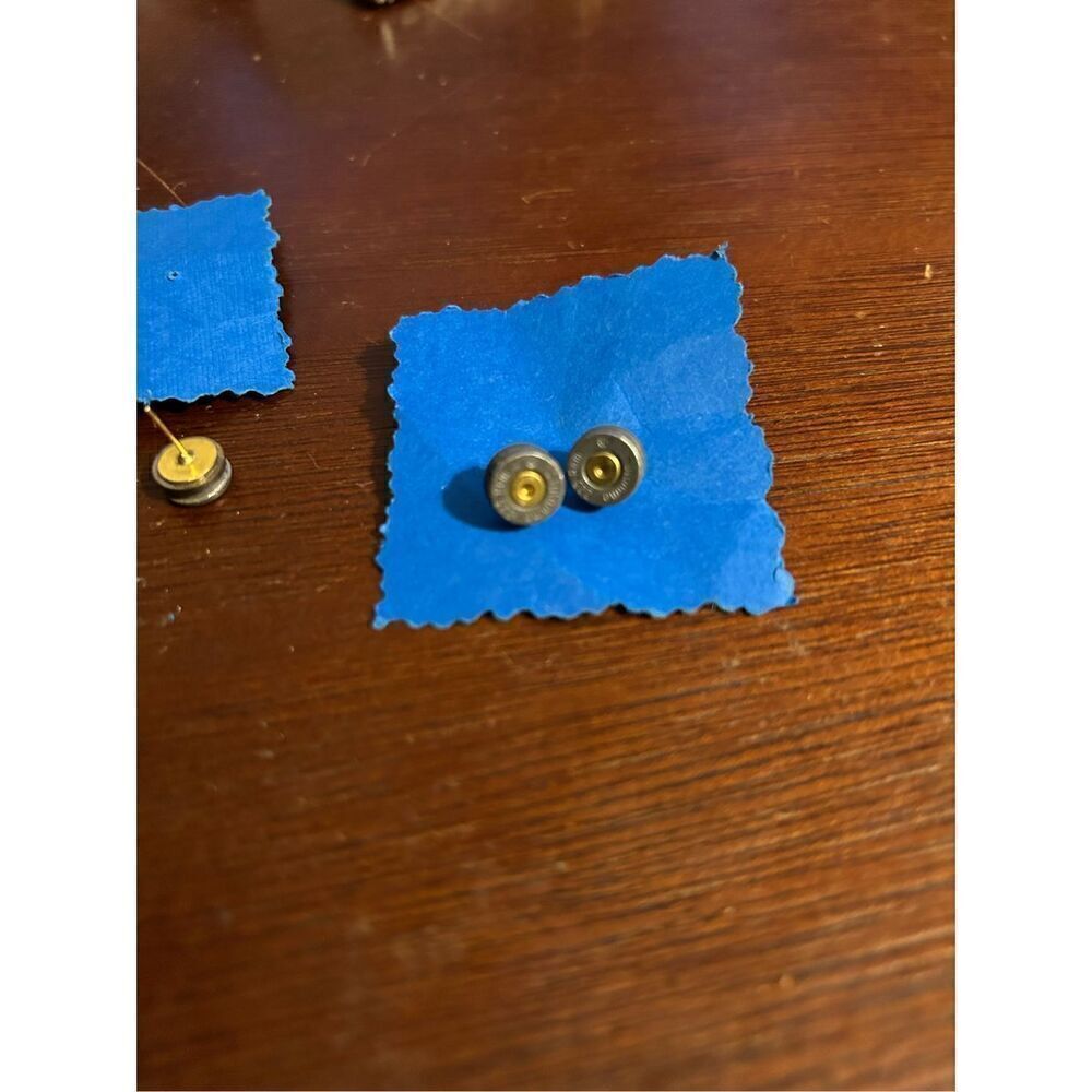 Gun shell stud earrings - Picture 4 of 5